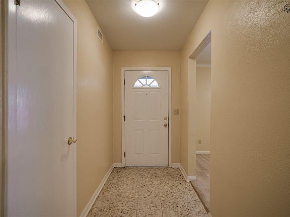 3rd image of 2607 Elmwood Ave