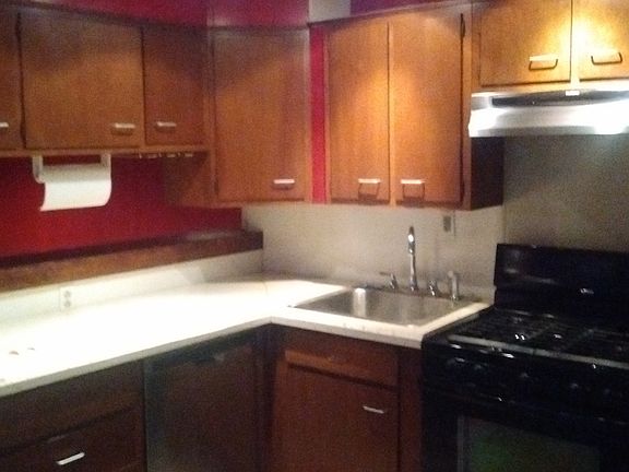 Kitchen /gas stove/Dishwasher