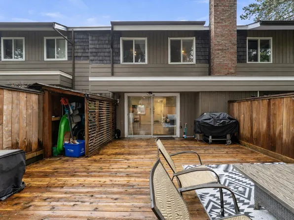 2315 Mountain Hwy, North Vancouver, BC V7J 2N2