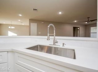 8 W Court Dr, Houston, TX 77017