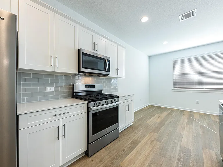 1804 Bonham Ln — Photo 7