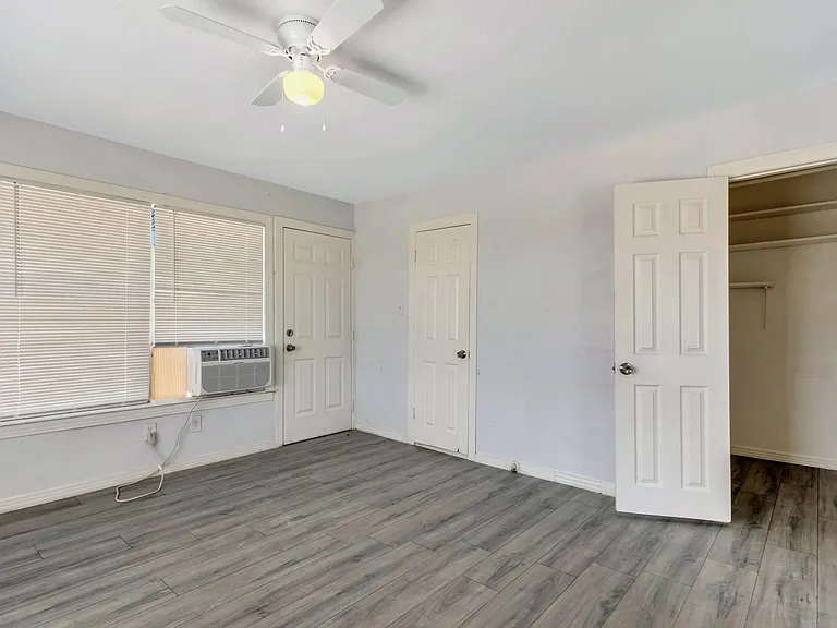 305 N Robinson St #D — Photo 13
