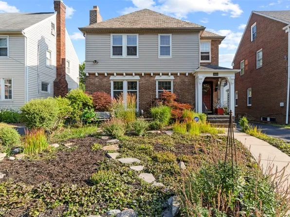 3609 Northcliffe Rd, University Heights, OH 44118