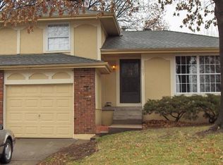 107 SE Keystone Dr, Lees Summit, MO 64063