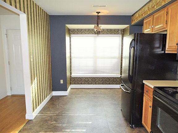 5th image of 153 Melrose Ln
