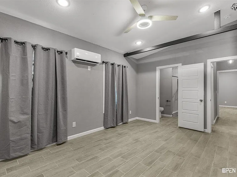 2805 Avenue I — Photo 24