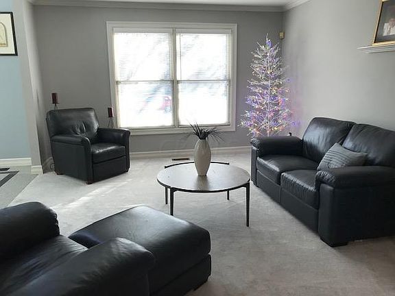 4th image of 905 Old Pine Dr