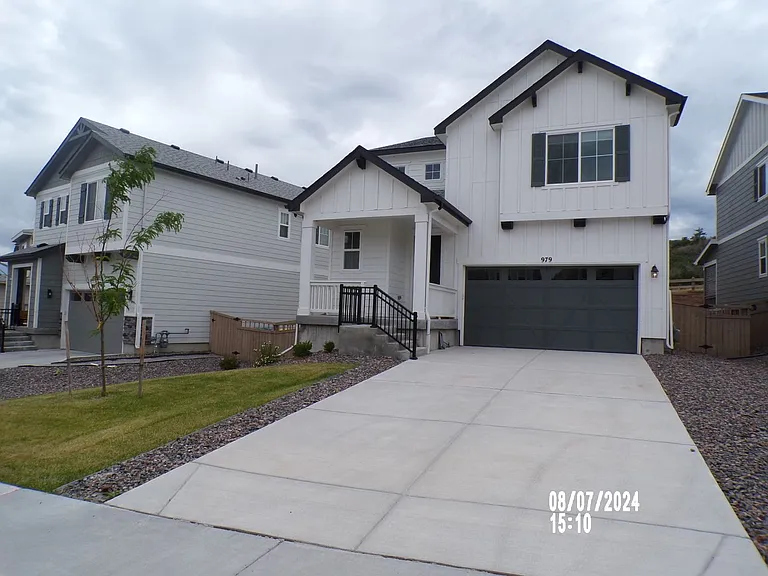 979 Oleander St — Photo 2