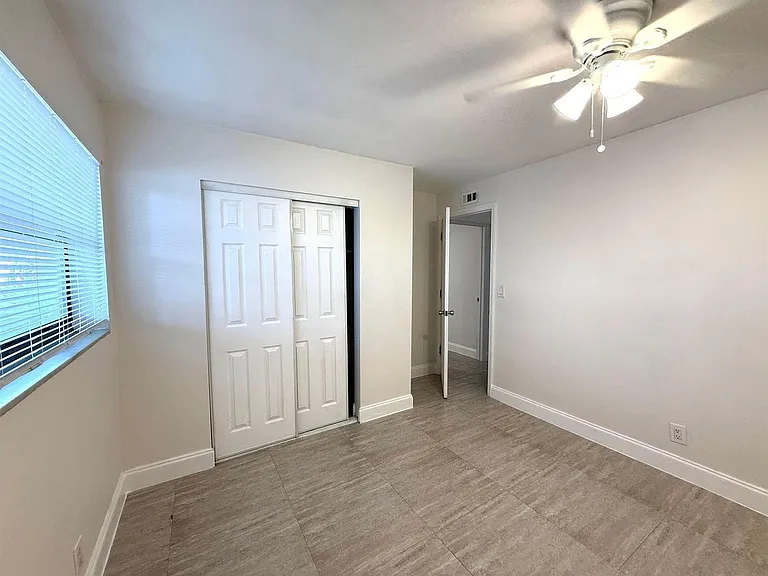 607 NE 29th Dr #22 — Photo 9