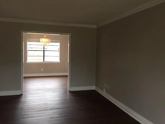 805 Champagne Dr — Photo 5