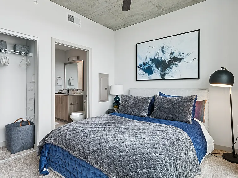 SkyHouse Frisco Station — Photo 9