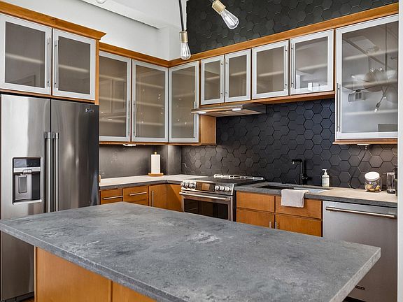 4th image of 705 Main St Unit 516