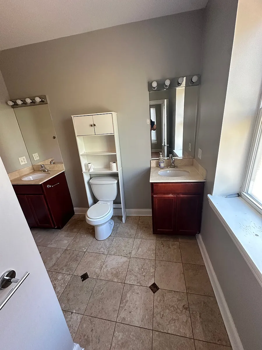 Building Photo - 4654 N Monticello Ave #3