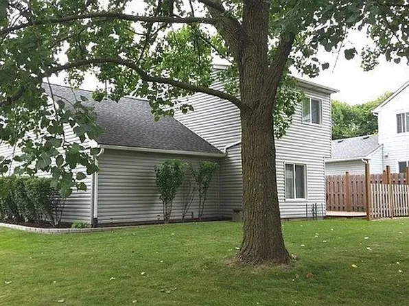 2474 Sunlight Ct, Aurora, IL 60502