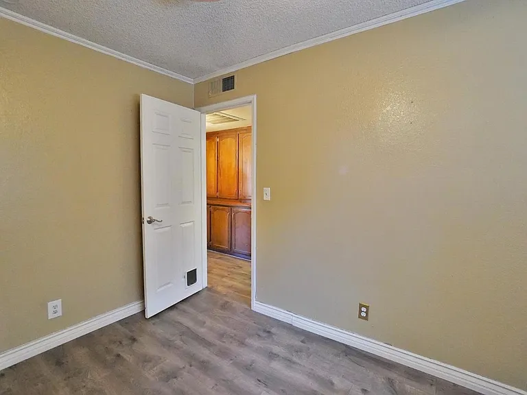 5823 E Washington Ave — Photo 50