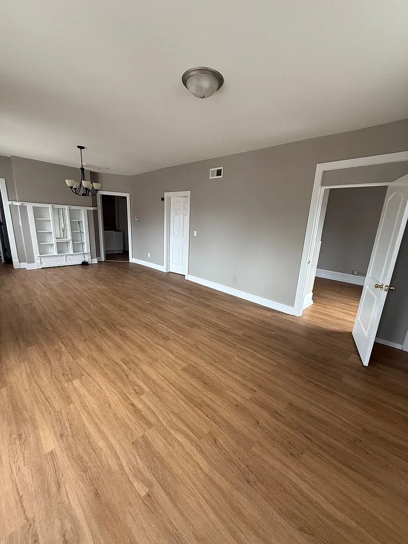 2100 W National Ave — Photo 3