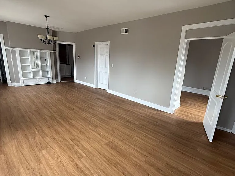 2100 W National Ave — Photo 3