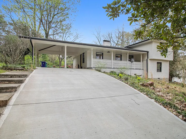 2259 Collier Dr — Photo 2
