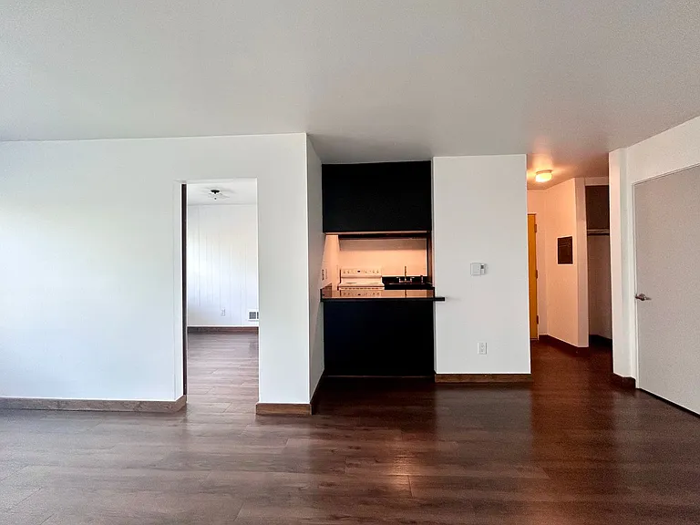 Bayview Apartments — Photo 99