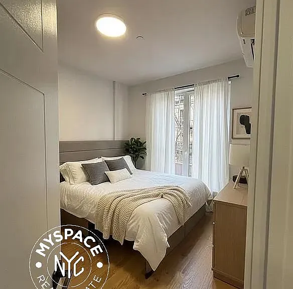 56 E 21st St #3B — Photo 2