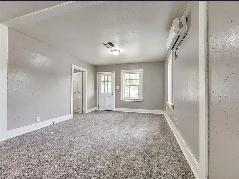 407 SE 25th St — Photo 5