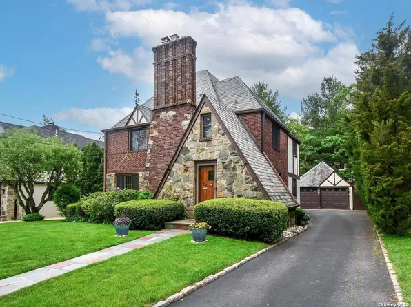 72 Gaynor Avenue, Manhasset, NY 11030