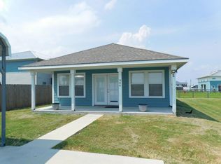 906 E 3rd St, Rockport, TX 78382