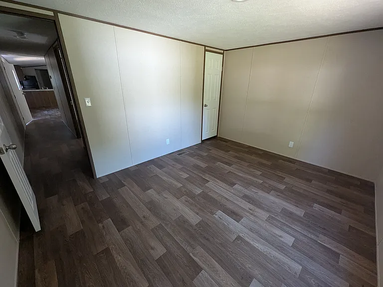 100 Near Lake Cir — Photo 4