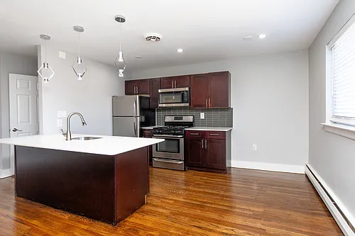Cameron Apartments Photo 1