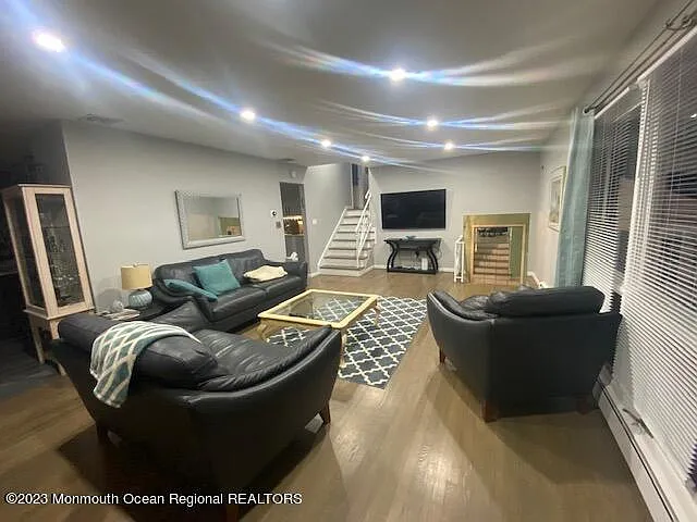293 Lawrence Ave — Photo 4