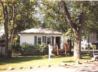 3061 Kenrick St, Keego Harbor, MI 48320