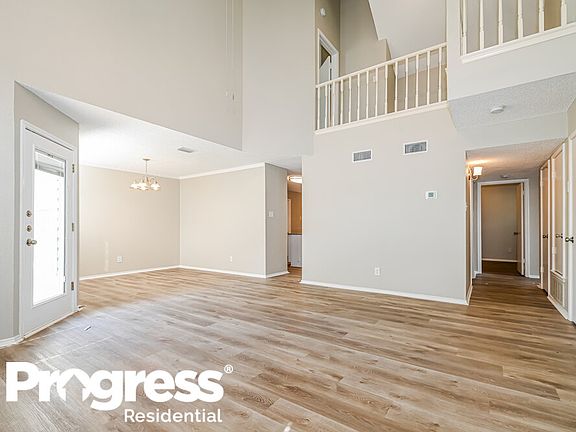 4th image of 2725 Park Valley Dr