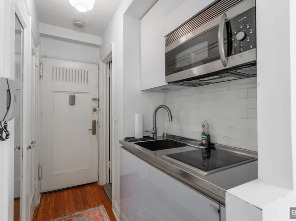 25 Tudor City Place image 3 of 5