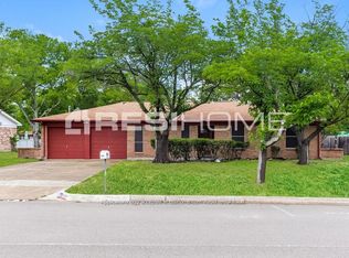 909 Childers Ave, Benbrook, TX 76126