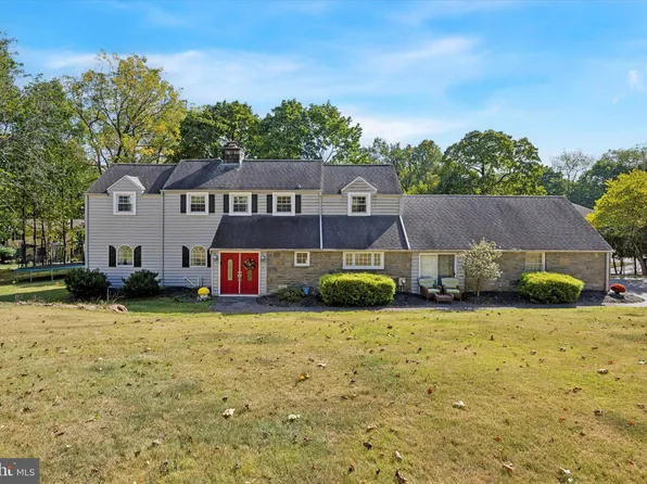 2695 Old Cedar Grove Rd, Broomall, PA 19008