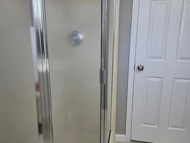 Private full bathroom exclusively reserved for the tenant (located just outside the bedroom).