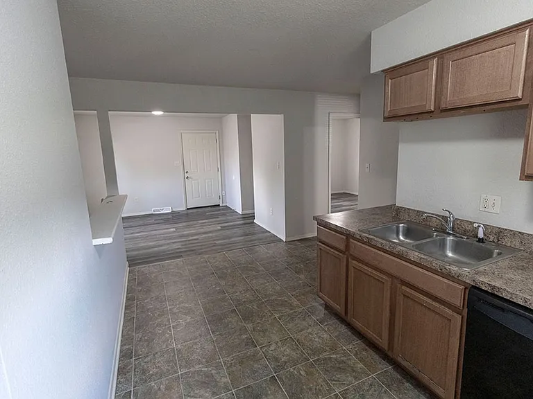 215 N West Blvd — Photo 8