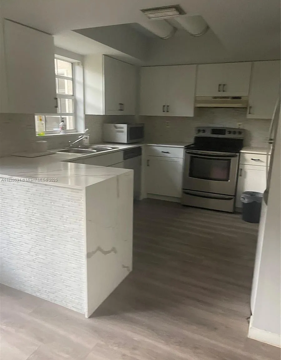 3 bed, 1302 sqft, $3,000 — Photo 3