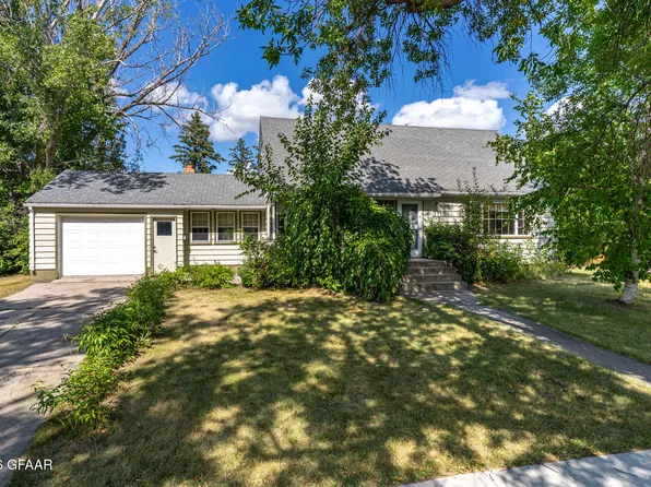 1718 Radisson Rd, Crookston, MN 56716
