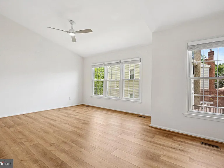 4138 Meadow Field Ct — Photo 11