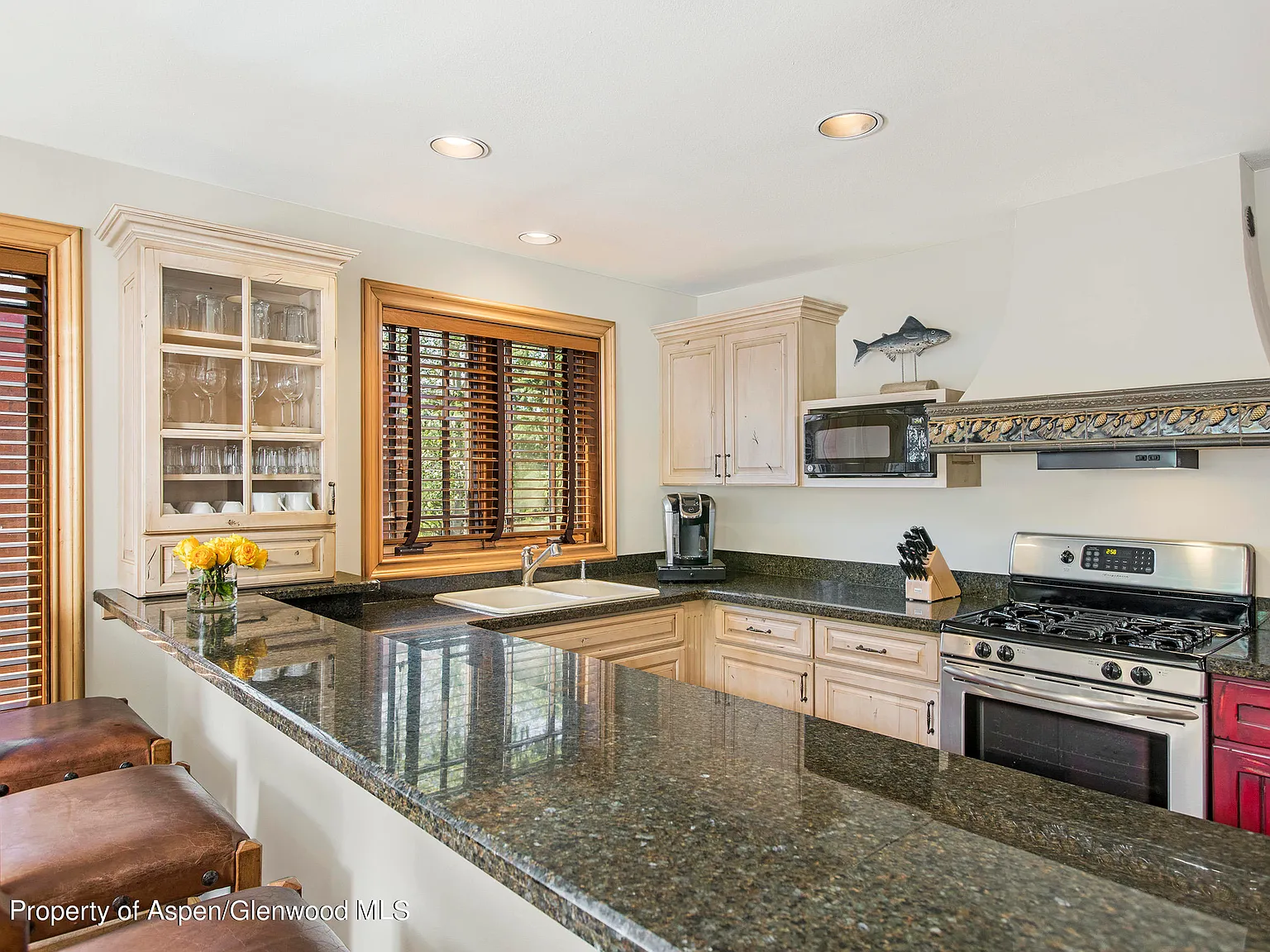 4 bed, 2166 sqft, $60,000 — Photo 4