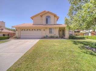 1747 W Summit St, Rialto, CA 92377