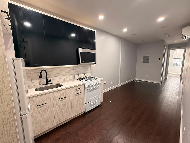 50 Jordan Ave #19E — Photo 2