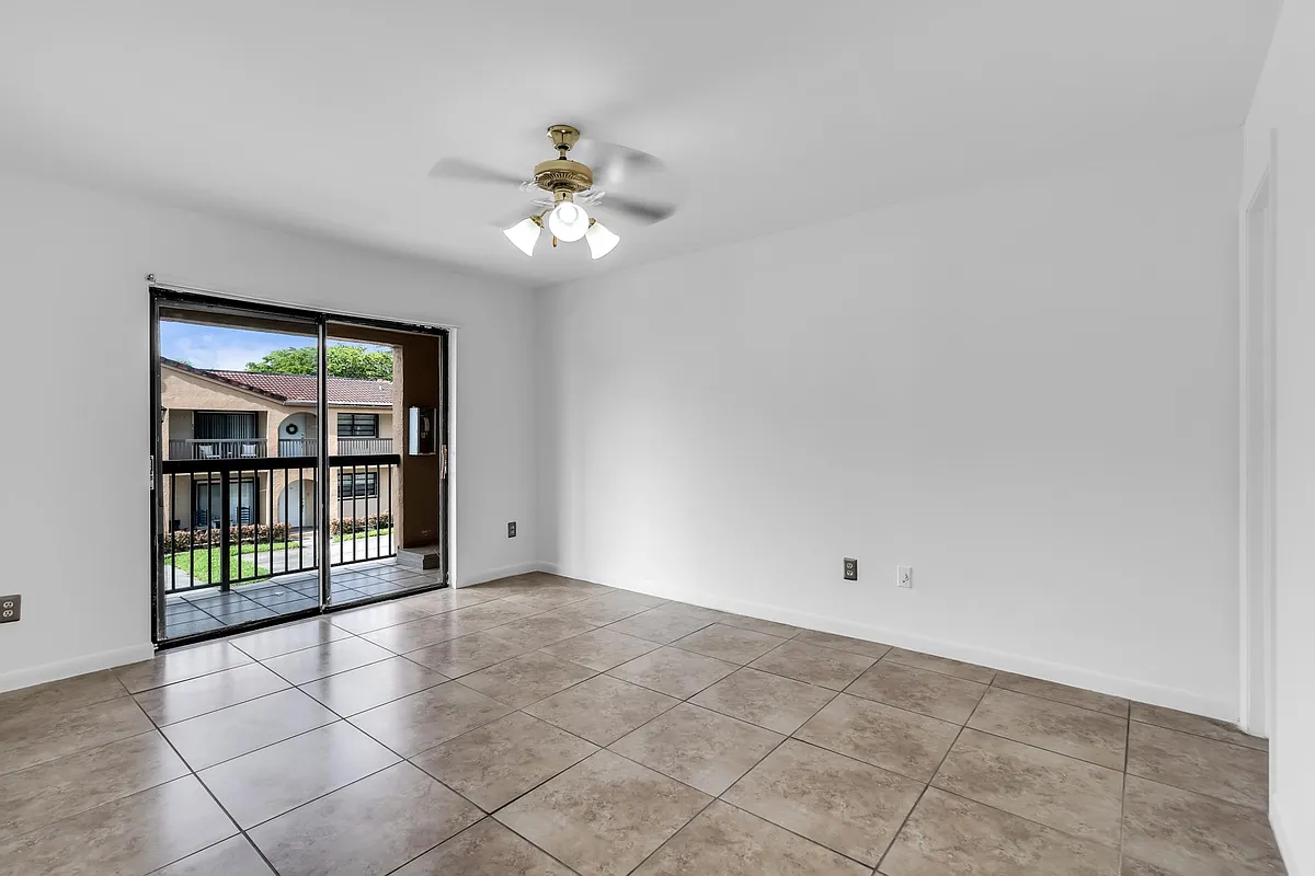 Building Photo - 18206 Mediterranean Blvd #5-21