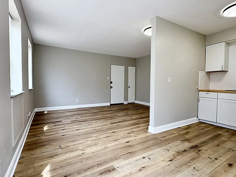 4250 Miami St #B2 — Photo 2