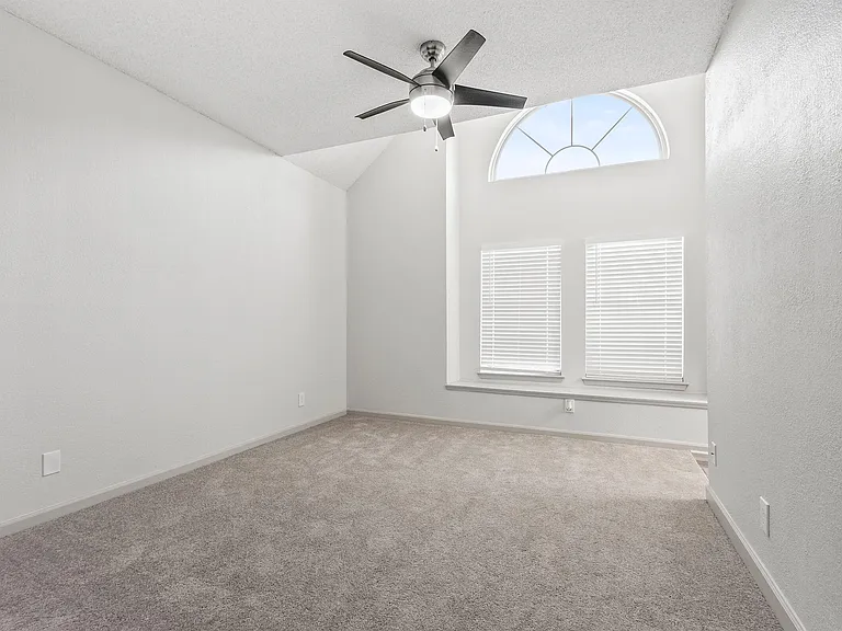 Summerlake Apartments — Photo 16