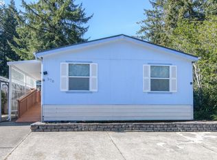 570 Shorepines Pl, Coos Bay, OR 97420