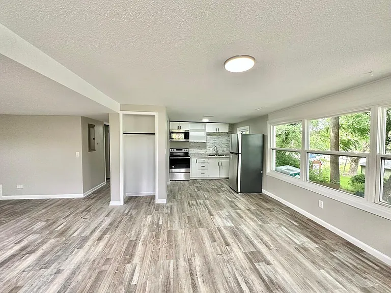 2527 Lynner Dr — Photo 3