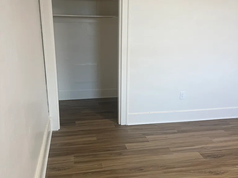 1237 Commerce Ave #10 — Photo 2
