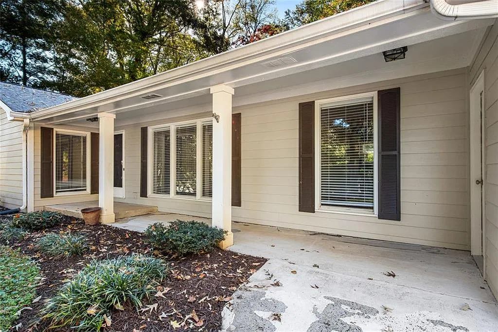 4 bed, 2.5 bath, 2189 sqft, $3,000 — Photo 3